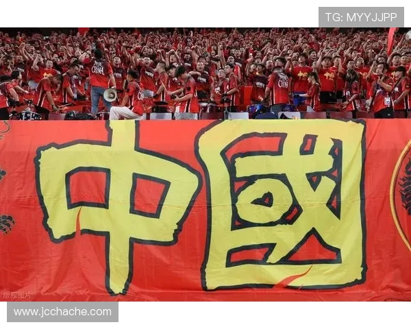 离谱!U23国足红星劝架反被罚 中超名哨再起争议 离谱!U23国足红星劝架反被罚 中超名哨再起争议